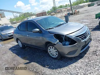 2019 Nissan Versa SV z VIN 3N1CN7APXKL876666, wystawiony jako IAAI lot #42227246 z przebiegiem 69 491 mil mil oraz . Historia ofert i sprzedaży dostępna na DreamBid. Obrazek 1.