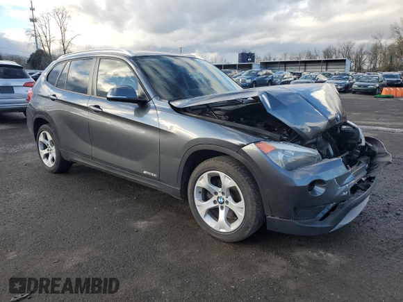 2014 BMW X1 sDrive28i with VIN WBAVM1C56EVW52510, listed as a Copart auction lot 45525295 with 105,727 mi miles and Salvage Title. Bid and sale history available at carsss.com. Image 4.
