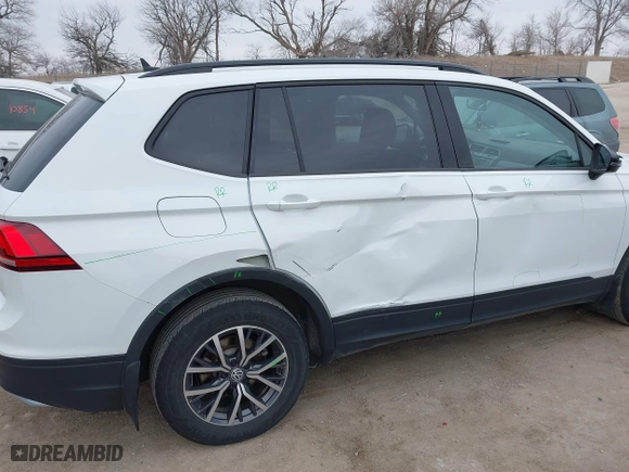 2021 Volkswagen Tiguan S with VIN 3VV0B7AX5MM071469, listed as a IAAI auction lot 41716496 with 38,213 mi miles. Bid and sale history available at carsss.com. Image 6.