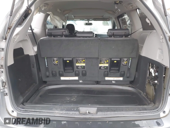 2017 Toyota Sienna SE with VIN 5TDXZ3DC4HS806247, listed as a IAAI auction lot 41323320 with 18,212 mi miles and . Bid and sale history available at DreamBid. Image 19.