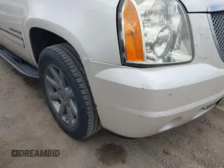 2009 GMC Denali z VIN 1GKFC06269R198526, wystawiony jako IAAI lot #41677428 z przebiegiem 244 410 mil mil oraz . Historia ofert i sprzedaży dostępna na DreamBid. Obrazek 6.
