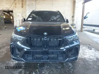 2022 BMW X5 M z VIN 5YMJU0C06N9L14251, wystawiony jako IAAI lot #40388936 z przebiegiem 59 561 mil mil oraz . Historia ofert i sprzedaży dostępna na DreamBid. Obrazek 12.
