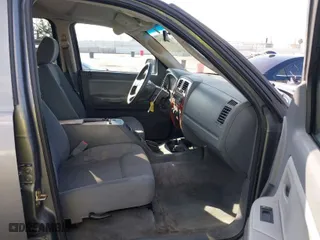 2005 Dodge Dakota SLT with VIN 1D7HE48N75S365305, listed as a IAAI auction lot 41450254 with 181,941 mi miles. Bid and sale history available at carsss.com. Image 5.