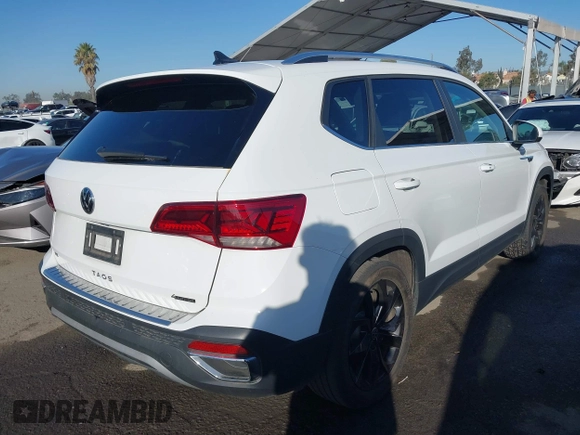 2022 Volkswagen Taos SE z VIN 3VVLX7B20NM097528, wystawiony jako IAAI lot #41152253 z przebiegiem 45 607 mil mil oraz . Historia ofert i sprzedaży dostępna na DreamBid. Obrazek 4.
