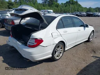 2014 Mercedes-Benz C 300 Sport z VIN WDDGF8AB0EA949700, wystawiony jako IAAI lot #42384242 z przebiegiem 136 445 mil mil oraz . Historia ofert i sprzedaży dostępna na DreamBid. Obrazek 4.