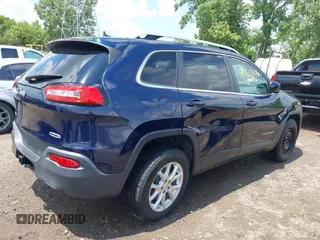 2016 Jeep Cherokee Latitude z VIN 1C4PJMCB1GW236468, wystawiony jako IAAI lot #42367979 z przebiegiem 72 301 mil mil oraz . Historia ofert i sprzedaży dostępna na DreamBid. Obrazek 4.