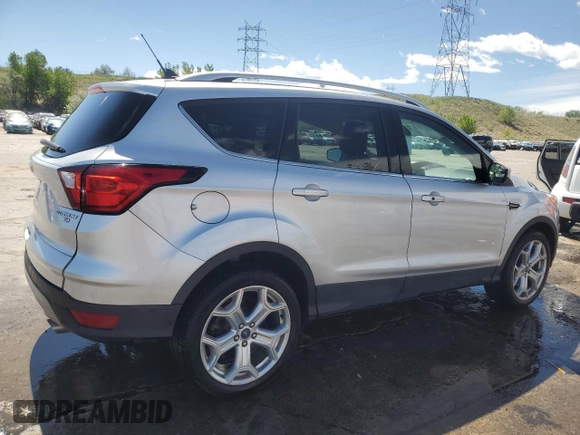 2019 Ford Escape Titanium с VIN 1FMCU9J90KUB85595, выставлен на аукционе Copart как лот 57410045 с пробегом 47 995 миль миль и Списание • Salvage title. История ставок и продаж доступна на DreamBid. Изображение 3.