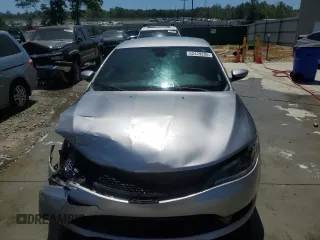 2015 Chrysler 200 S z VIN 1C3CCCBB9FN645671, wystawiony jako Copart lot #52429295 z przebiegiem 197 910 mil mil oraz Szkoda całkowita • Salvage title. Historia ofert i sprzedaży dostępna na DreamBid. Obrazek 5.