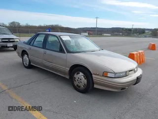 1997 Oldsmobile Cutlass Supreme S z VIN 1G3WH52M4VF303898, wystawiony jako IAAI lot #41853372 z przebiegiem 125 239 mil mil oraz . Historia ofert i sprzedaży dostępna na DreamBid. Obrazek 1.