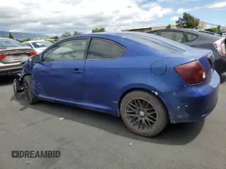 2008 Scion tC Spec z VIN JTKDE167780257965, wystawiony jako Copart lot #56698295 z przebiegiem 141 297 mil mil oraz Szkody całkowita. Historia ofert i sprzedaży dostępna na DreamBid. Obrazek 2.