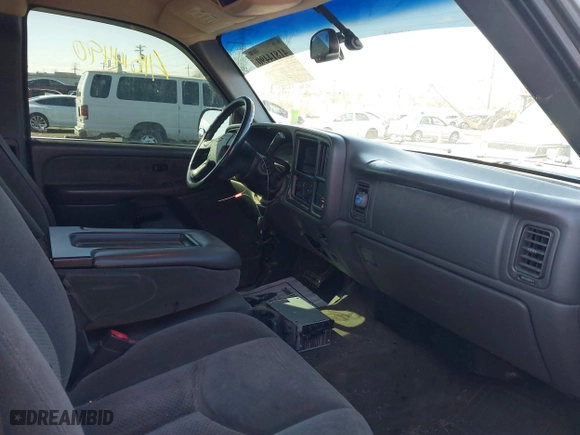 2003 Chevrolet Silverado 1500 LS with VIN 2GCEC19T731369026, listed as a IAAI auction lot 41814490 with 236,597 mi miles. Bid and sale history available at carsss.com. Image 5.