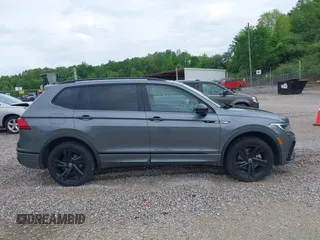 2024 Volkswagen Tiguan SE R-Line Black with VIN 3VV8B7AX1RM181025, listed as a IAAI auction lot 42131070 with 5,497 mi miles and . Bid and sale history available at DreamBid. Image 13.
