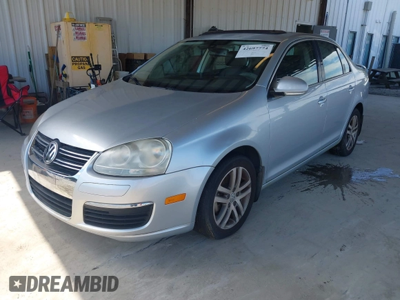2005 Volkswagen Jetta 2.5 with VIN 3VWSG71K25M644310, listed as a IAAI auction lot 42697774 with 137,718 mi miles and . Bid and sale history available at DreamBid. Image 2.