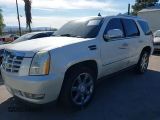 2008 Cadillac Escalade with VIN 1GYEC63898R211751, listed as a IAAI auction lot 41629711 with 126,899 mi miles. Bid and sale history available at carsss.com. Image 2.