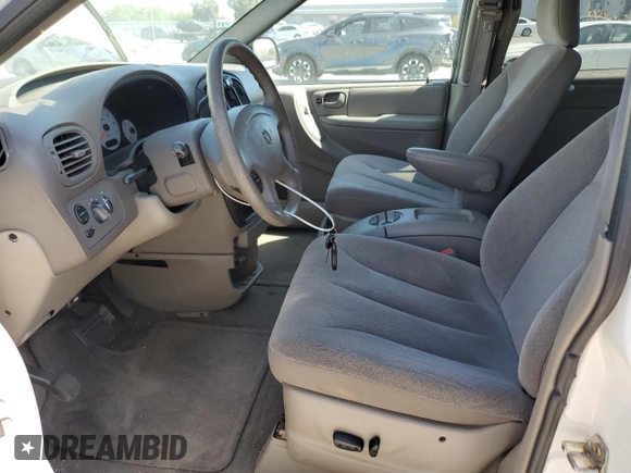 2003 Dodge Grand Caravan z VIN 2D4GP74L73R111228, wystawiony jako Copart lot #57905155 z przebiegiem 85 878 mil mil oraz Czysty tytuł • Clean title. Historia ofert i sprzedaży dostępna na DreamBid. Obrazek 7.
