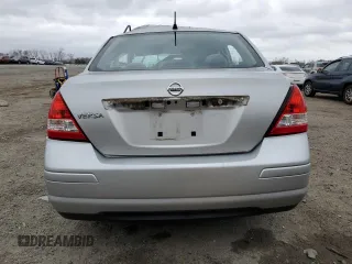2009 Nissan Versa 1.6 z VIN 3N1CC11E49L492412, wystawiony jako Copart lot #47807175 z przebiegiem Nie podano mil oraz Szkoda całkowita • Salvage title. Historia ofert i sprzedaży dostępna na DreamBid. Obrazek 6.