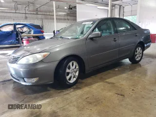 2005 Toyota Camry LE z VIN 4T1BE30K35U568462, wystawiony jako Copart lot #58571725 z przebiegiem 97 135 mil mil oraz Szkoda całkowita • Salvage title. Historia ofert i sprzedaży dostępna na DreamBid. Obrazek 1.