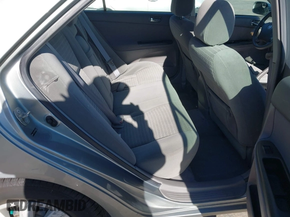 2005 Toyota Camry LE z VIN 4T1BE30K65U543152, wystawiony jako IAAI lot #42183864 z przebiegiem 228 285 mil mil oraz . Historia ofert i sprzedaży dostępna na DreamBid. Obrazek 8.