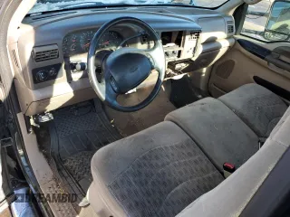 2000 Ford F-250 XL z VIN 1FTNF21L2YEB66074, wystawiony jako Copart lot #84274244 z przebiegiem 100 845 mil mil oraz Czysty tytuł • Clean title. Historia ofert i sprzedaży dostępna na DreamBid. Obrazek 8.