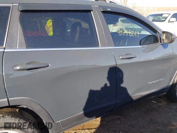 2018 Jeep Cherokee Latitude Plus with VIN 1C4PJLLX4JD584841, listed as a IAAI auction lot 41748249 with 74,203 mi miles. Bid and sale history available at carsss.com. Image 13.