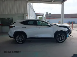 2023 Lexus NX 350h Premium z VIN 2T2GKCEZ2PC010333, wystawiony jako IAAI lot #42641664 z przebiegiem 35 369 mil mil oraz . Historia ofert i sprzedaży dostępna na DreamBid. Obrazek 14.