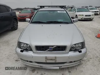 2004 Volvo V40 z VIN YV1VW27594F051818, wystawiony jako Copart lot #75406284 z przebiegiem Nie podano mil oraz Nie do naprawy. Historia ofert i sprzedaży dostępna na DreamBid. Obrazek 5.