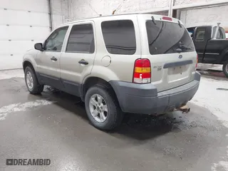 2005 Ford Escape XLT with VIN 1FMYU93135KA70647, listed as a IAAI auction lot 41740901 with 219,117 mi miles. Bid and sale history available at carsss.com. Image 3.