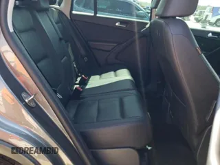 2017 Volkswagen Tiguan S z VIN WVGAV7AX9HK018499, wystawiony jako Copart lot #62606655 z przebiegiem 77 991 mil mil oraz Szkoda całkowita • Salvage title. Historia ofert i sprzedaży dostępna na DreamBid. Obrazek 10.