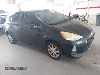 2013 Toyota Prius One z VIN JTDKDTB33D1046251, wystawiony jako IAAI lot #42304087 z przebiegiem 229 655 mil mil oraz . Historia ofert i sprzedaży dostępna na DreamBid. Obrazek 1.