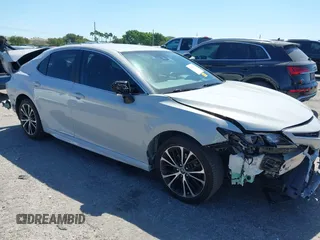 2022 Toyota Camry SE z VIN 4T1G11AK1NU034901, wystawiony jako IAAI lot #41731893 z przebiegiem 36 008 mil mil oraz . Historia ofert i sprzedaży dostępna na DreamBid. Obrazek 1.