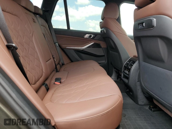 2025 BMW X5 sDrive40i z VIN 5UX13EU07S9X93779, wystawiony jako Copart lot #55974175 z przebiegiem 8 970 mil mil oraz Szkoda całkowita • Salvage title. Historia ofert i sprzedaży dostępna na DreamBid. Obrazek 11.
