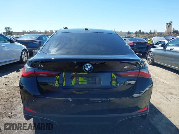 2024 BMW i4 eDrive35 z VIN WBY43AW01RFS94328, wystawiony jako IAAI lot #41734039 z przebiegiem 8 959 mil mil oraz . Historia ofert i sprzedaży dostępna na DreamBid. Obrazek 17.