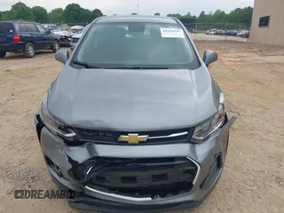 2020 Chevrolet Trax LS z VIN 3GNCJKSB4LL176651, wystawiony jako IAAI lot #42126535 z przebiegiem 118 420 mil mil oraz . Historia ofert i sprzedaży dostępna na DreamBid. Obrazek 12.