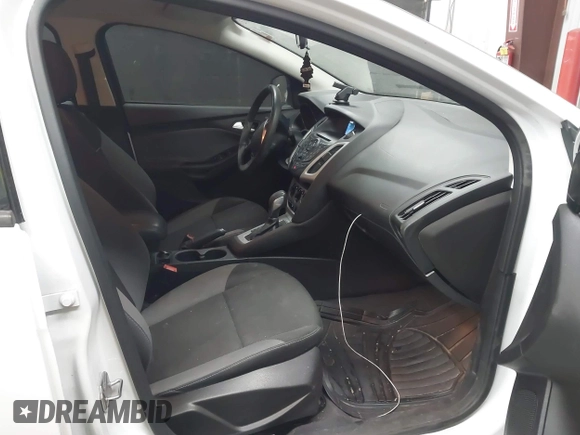 2014 Ford Focus SE with VIN 1FADP3F22EL437727, listed as a IAAI auction lot 42001593 with 90,814 mi miles. Bid and sale history available at carsss.com. Image 5.