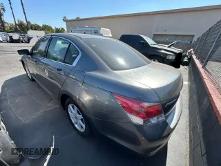 2008 Honda Accord LX z VIN JHMCP26358C033073, wystawiony jako Copart lot #58873205 z przebiegiem 195 692 mil mil oraz Czysty tytuł • Clean title. Historia ofert i sprzedaży dostępna na DreamBid. Obrazek 3.