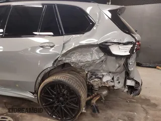 2021 BMW X5 M z VIN 5YMJU0C04M9F63827, wystawiony jako IAAI lot #42351633 z przebiegiem 31 232 mil mil oraz . Historia ofert i sprzedaży dostępna na DreamBid. Obrazek 19.