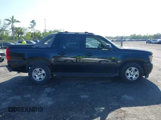 2007 Chevrolet Avalanche LTZ z VIN 3GNEC12J67G110914, wystawiony jako IAAI lot #41933097 z przebiegiem 197 230 mil mil oraz . Historia ofert i sprzedaży dostępna na DreamBid. Obrazek 13.