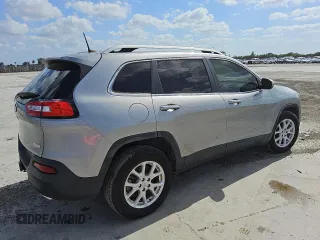 2016 Jeep Cherokee Latitude with VIN 1C4PJMCS0GW241483, listed as a Copart auction lot 53945455 with 125,314 mi miles and Clean Title. Bid and sale history available at carsss.com. Image 3.