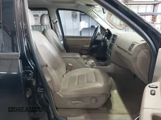 2004 Ford Explorer XLT z VIN 1FMZU73W04ZA05426, wystawiony jako IAAI lot #41844928 z przebiegiem 270 311 mil mil oraz . Historia ofert i sprzedaży dostępna na DreamBid. Obrazek 5.