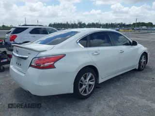 2015 Nissan Altima S with VIN 1N4AL3APXFN863236, listed as a IAAI auction lot 41950365 with 174,492 mi miles and . Bid and sale history available at DreamBid. Image 4.