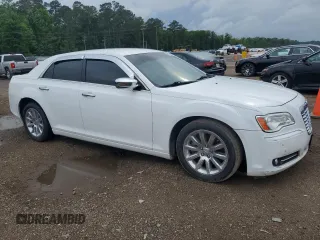 2013 Chrysler 300 C z VIN 2C3CCAET7DH661673, wystawiony jako Copart lot #55738325 z przebiegiem 103 694 mil mil oraz Szkoda całkowita • Salvage title. Historia ofert i sprzedaży dostępna na DreamBid. Obrazek 4.