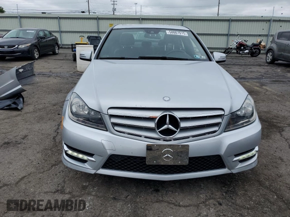 2013 Mercedes-Benz C 300 Sport z VIN WDDGF8AB9DR283386, wystawiony jako Copart lot #58867615 z przebiegiem 117 572 mil mil oraz Szkoda całkowita • Salvage title. Historia ofert i sprzedaży dostępna na DreamBid. Obrazek 5.