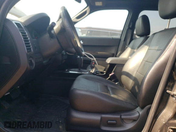 2010 Ford Escape Limited z VIN 1FMCU9EG7AKC73014, wystawiony jako Copart lot #59350805 z przebiegiem 53 032 mil mil oraz Szkoda całkowita • Salvage title. Historia ofert i sprzedaży dostępna na DreamBid. Obrazek 7.