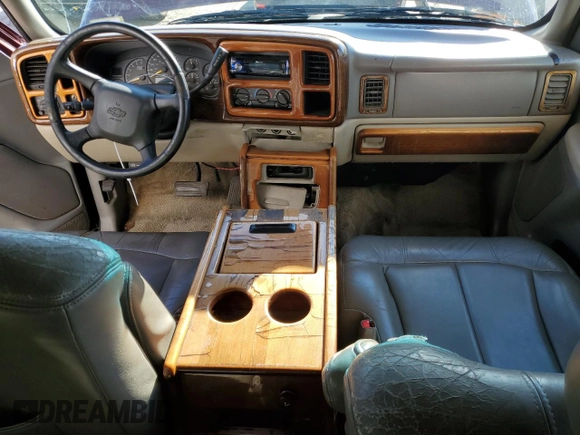 2000 Chevrolet Suburban LT with VIN 3GNEC16T0YG204106, listed as a Copart auction lot 82812134 with 211,674 mi miles and Salvage Title. Bid and sale history available at carsss.com. Image 8.