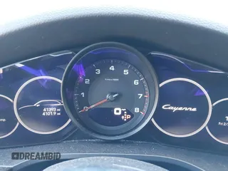 2023 Porsche Cayenne z VIN WP1AA2AY5PDA05830, wystawiony jako IAAI lot #41692082 z przebiegiem 41 393 mil mil oraz . Historia ofert i sprzedaży dostępna na DreamBid. Obrazek 7.