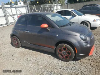 2015 FIAT 500e with VIN 3C3CFFGE2FT561560, listed as a Copart auction lot 77210834 with 44,235 mi miles and Salvage Title. Bid and sale history available at carsss.com. Image 4.