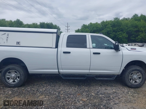 2024 Ram 2500 Tradesman with VIN 3C6UR5HJ8RG288173, listed as a IAAI auction lot 42290610 with 5,757 mi miles and . Bid and sale history available at DreamBid. Image 14.
