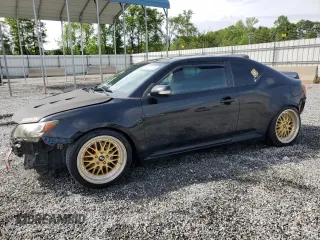 2012 Scion tC z VIN JTKJF5C70C3027610, wystawiony jako Copart lot #54801115 z przebiegiem 141 067 mil mil oraz Szkoda całkowita • Salvage title. Historia ofert i sprzedaży dostępna na DreamBid. Obrazek 1.