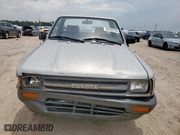 1992 Toyota Pickup z VIN 4TARN81A9NZ011107, wystawiony jako Copart lot #59125725 z przebiegiem 190 647 mil mil oraz Szkoda całkowita • Salvage title. Historia ofert i sprzedaży dostępna na DreamBid. Obrazek 5.