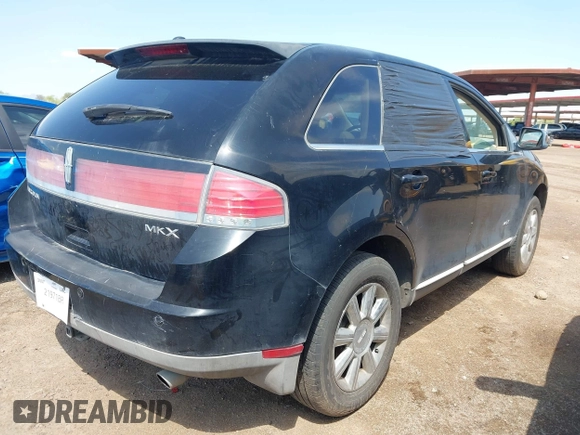 2007 Lincoln MKX z VIN 2LMDU68C07BJ40100, wystawiony jako IAAI lot #42429186 z przebiegiem 189 587 mil mil oraz . Historia ofert i sprzedaży dostępna na DreamBid. Obrazek 4.